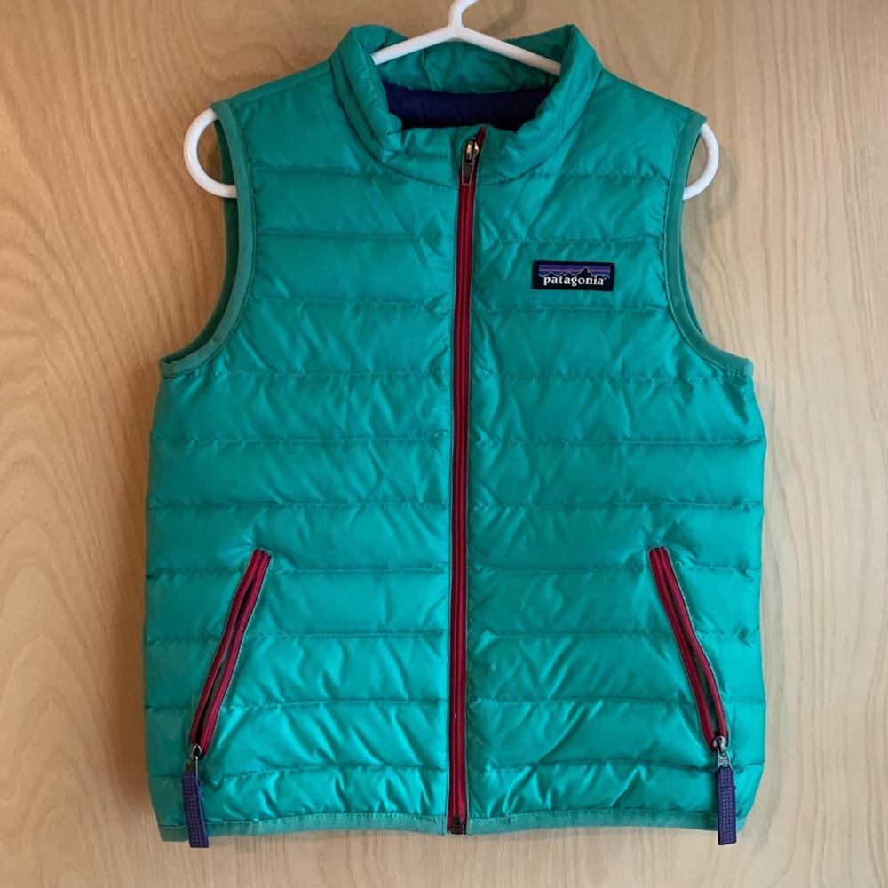 Girl’s Patagonia puffy down vest, size 3T. EUC